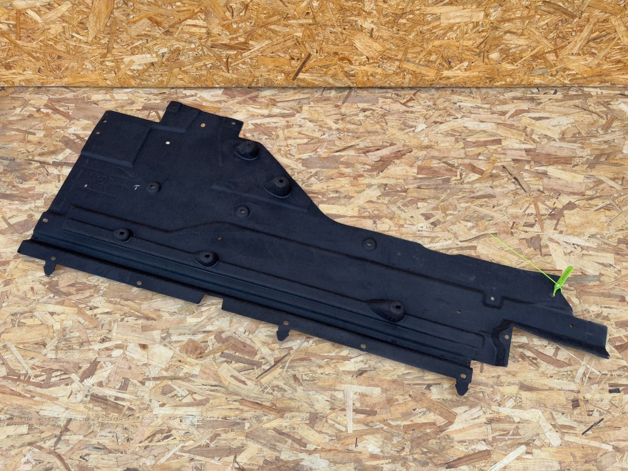 защита днища Jaguar XE 1 поколение X760 2018, 3.0 л., бензин, АКПП, GX73-104C20-AE, T2H19131 - фото №1