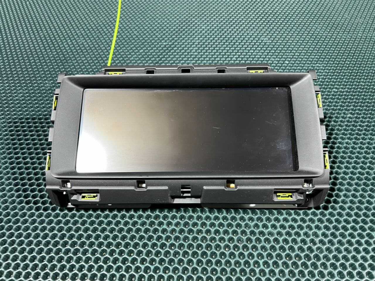 монитор мультимедиа Land Rover Range Rover 4 поколение 2017, 3.0 л., бензин, АКПП, внедорожник 5 дв., GX6319C299AE, T2H24568, T2H14721, T2H21731, LR112397, LR070733, LR078528, LR083653, LR088626 - фото №1