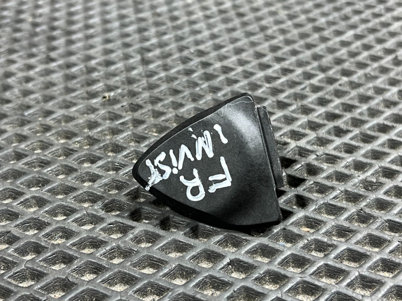 колпачок (заглушка) ручки двери передней правой Buick Envista 1 поколение 2024, 1.2 л., бензин, АКПП, внедорожник 5 дв., 26248176 - фото №1