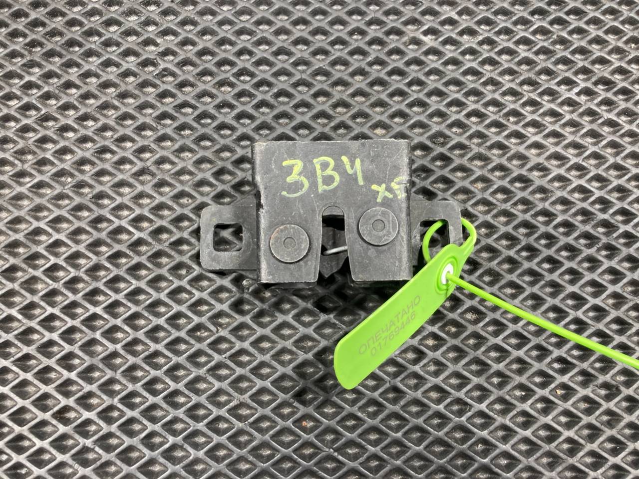 замок капота Jaguar XE 1 поколение X760 2016, 2.0 л., 204PT, бензин, АКПП, седан, FPS500020, 5H2216700BE, C2Z32581, LR173840, LR138825, LR001766, LR006268, LR007600, LR050992, LR065339 - фото №1