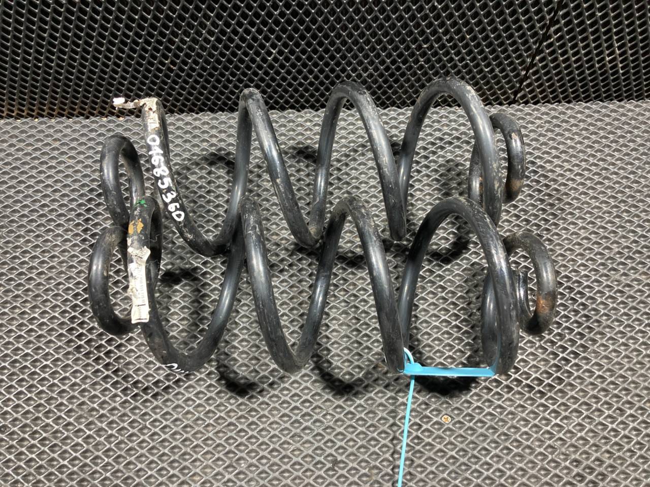 пружина задняя Porsche Macan 1 поколение 95B 2018, 3.0 л., бензин, АКПП, внедорожник 5 дв., 95B511115M - фото №1