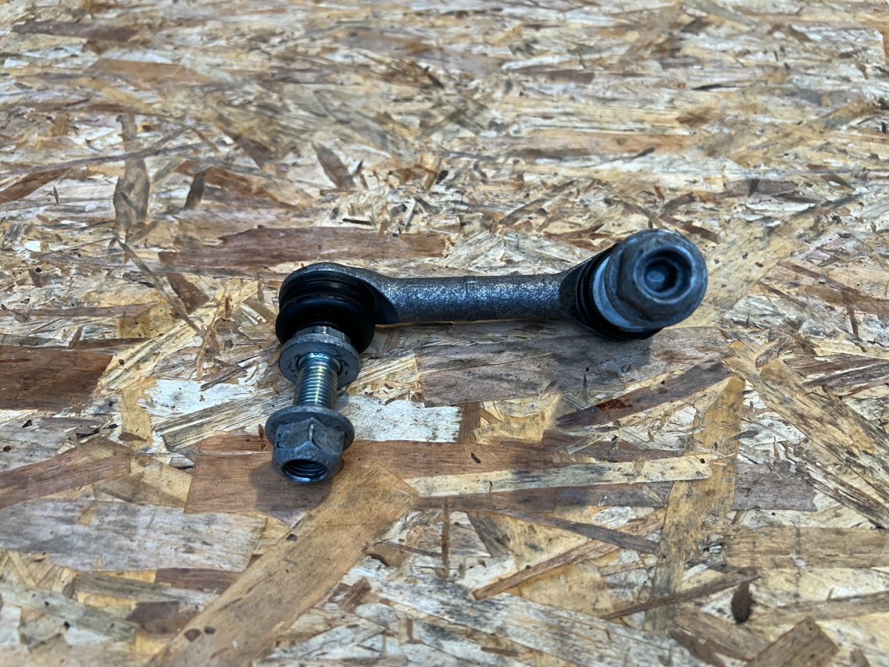 стойка стабилизатора Nissan Rogue T33 2022, 1.5 л., бензин, внедорожник 5 дв., 562616RA0A, 562616RR0A - фото №1