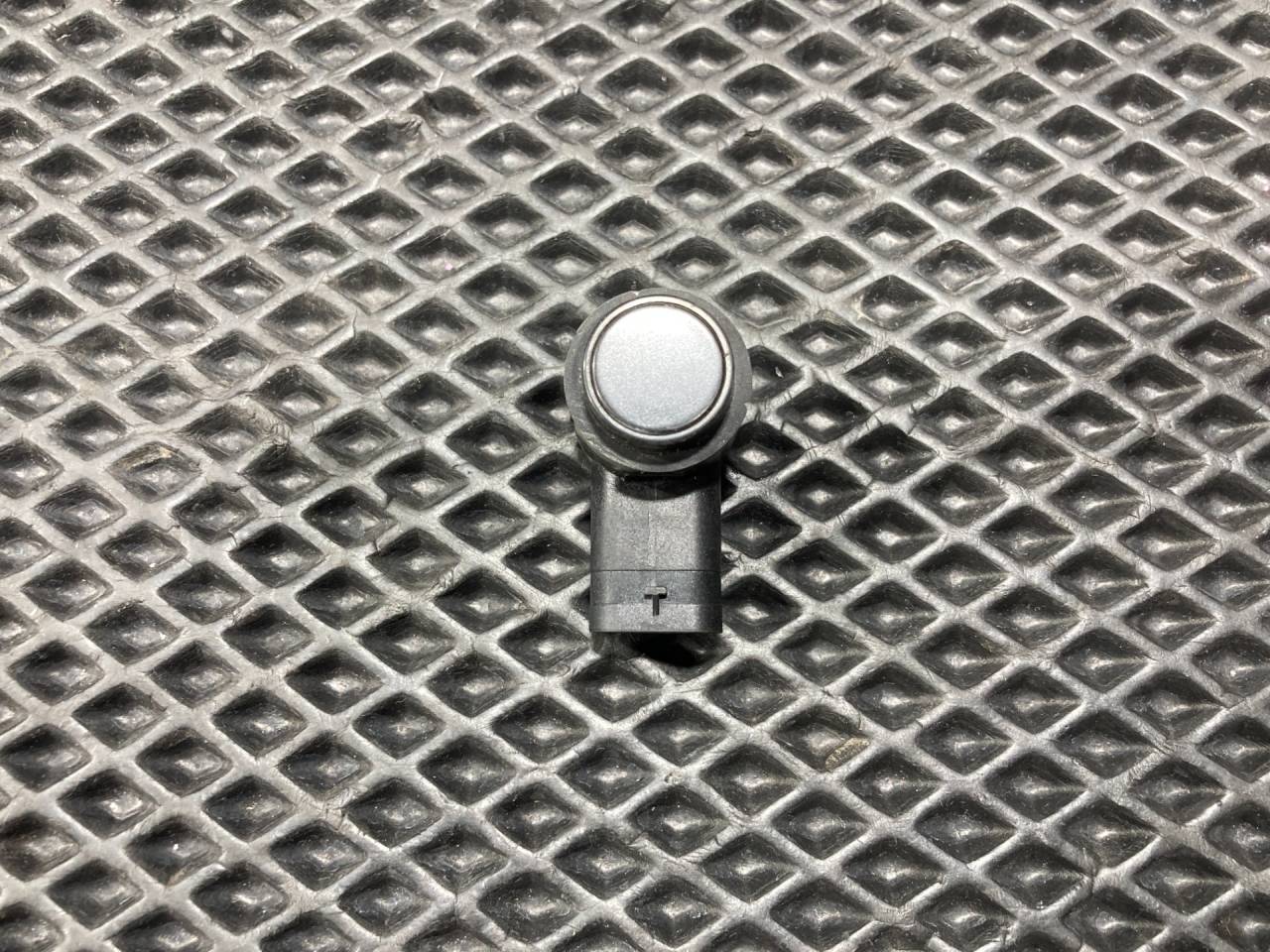 датчик парктроника Jaguar XE 1 поколение X760 2015, 3.0 л., AJ 126, бензин, АКПП, седан, LR010927, 9G92-15K859-AB, C2P20705, JDE28658, JDE9077, LR038084 - фото №1