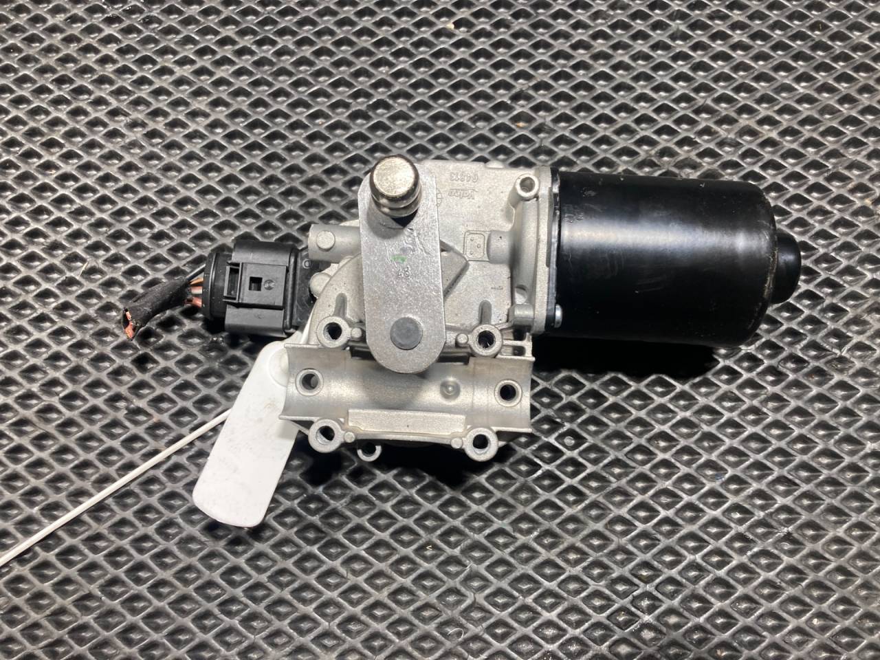 моторчик передних стеклоочистителей (дворников) Jaguar XE 1 поколение 2017, 3.0 л., бензин, АКПП, седан, W000060842, T4A1169, T2H23527, LR093421 - фото №1