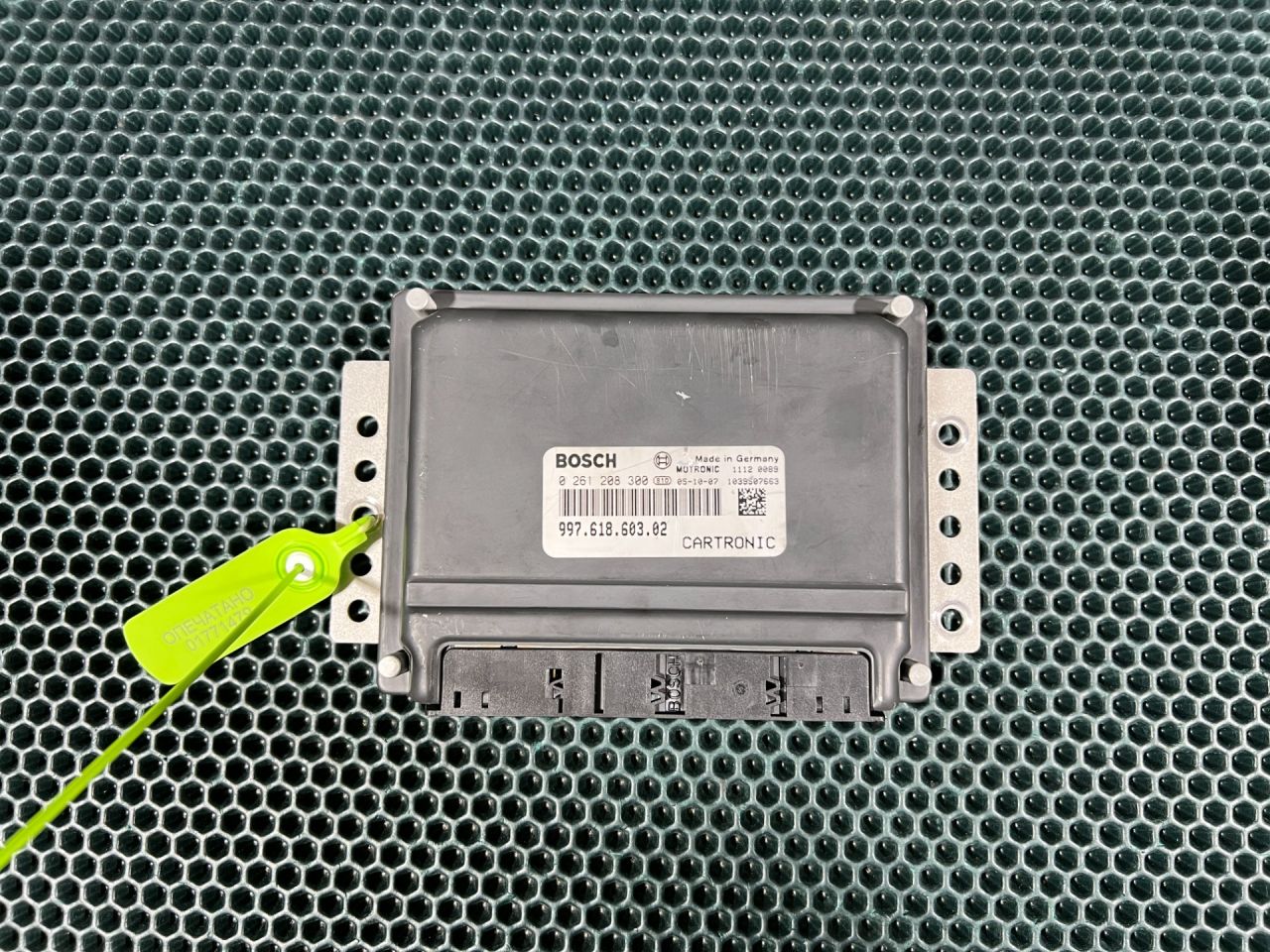 блок управления двигателем Porsche 911 997 2006, 3.6 л., бензин, АКПП, 99761860307, 99761860301, 99761860302, 99761860303, 99761860304, 99761860305, 99761860306 - фото №1