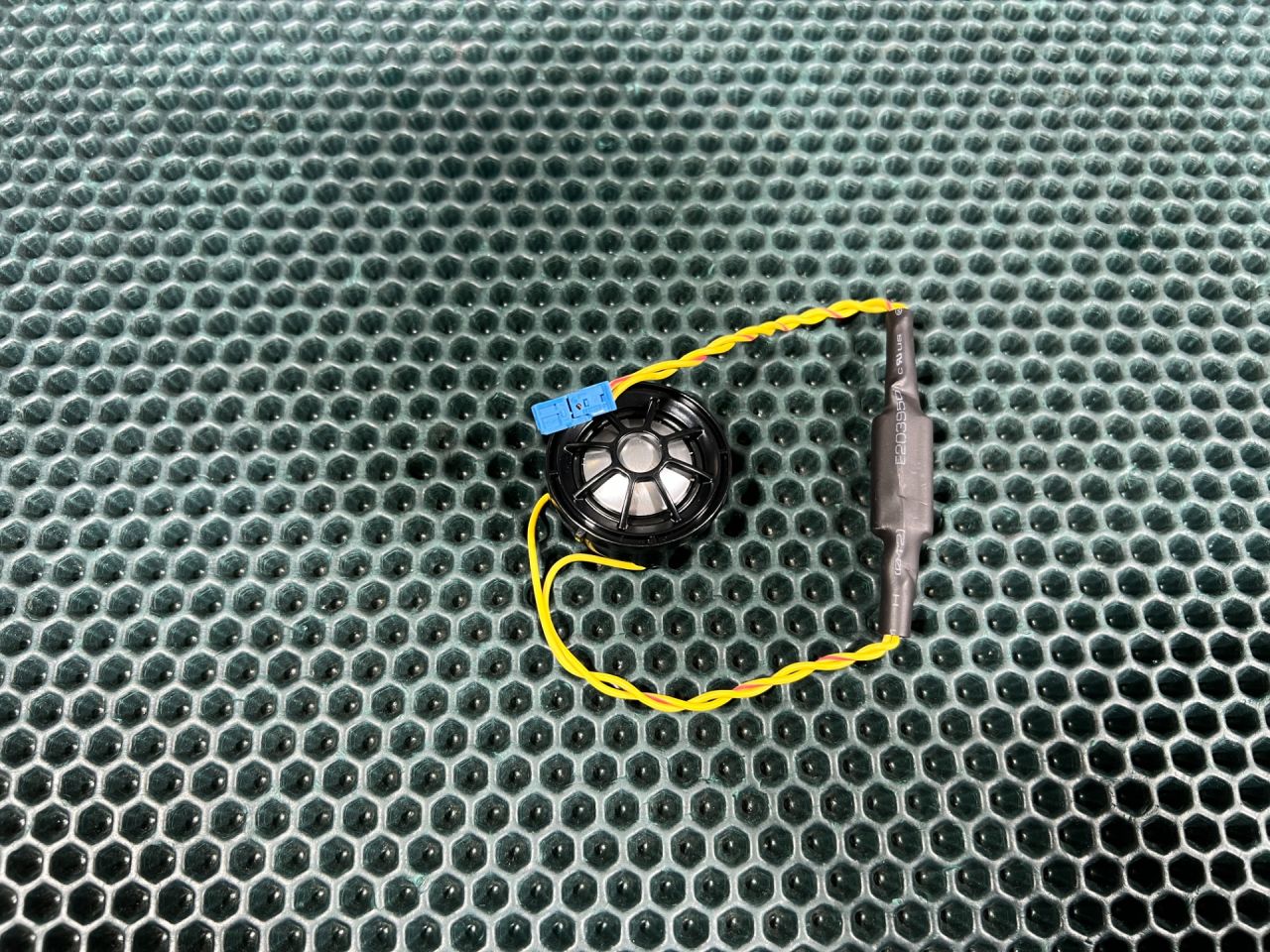 динамик BMW 7 серия G11/G12 2017, 4.4 л., бензин, АКПП, седан, 65139184794 - фото №1