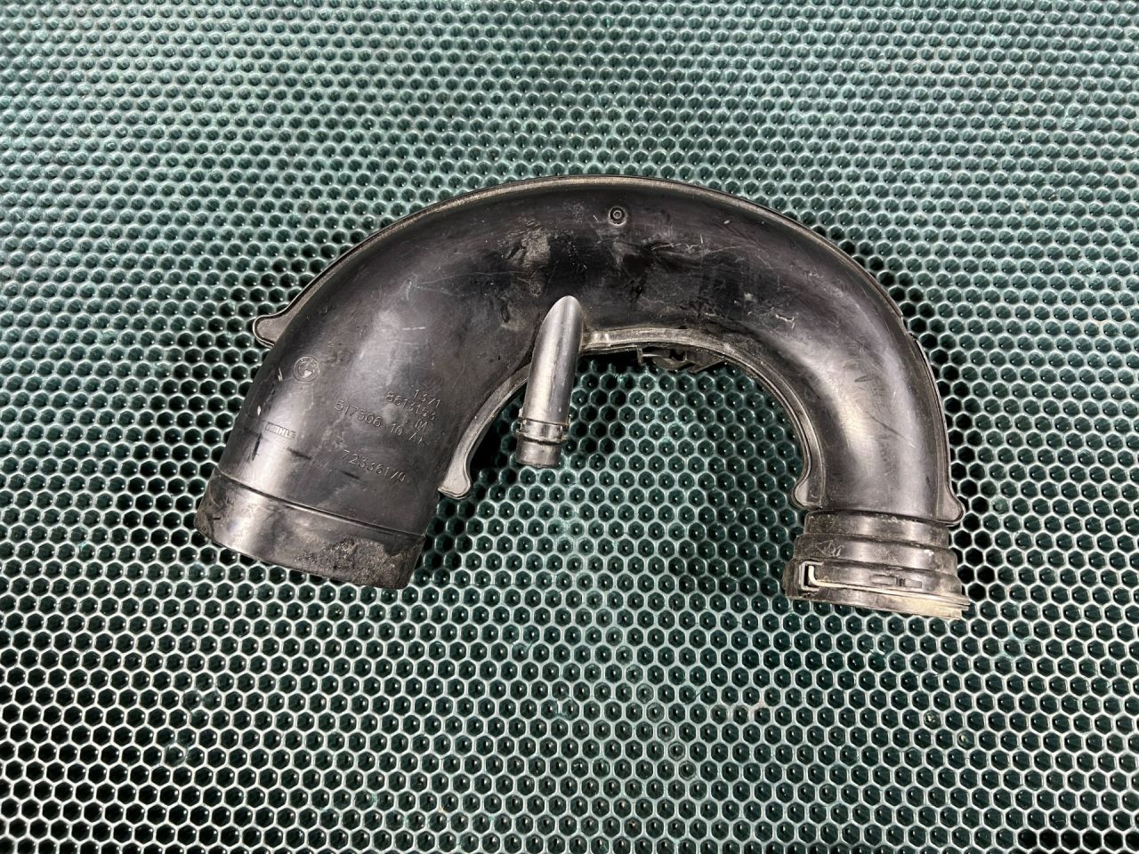 патрубок (трубопровод, шланг) BMW 7 серия G11/G12 2018, 4.4 л., N63 B44 M3 (N63TU3), бензин, АКПП, седан, 70605584, 13718613153 - фото №1