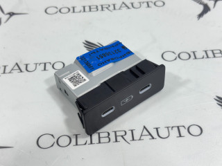 разъем AUX / USB Honda CR-V 6 поколение 2025, 1.5 л., L15B, бензин, вариатор, внедорожник 5 дв., 8A350TJB