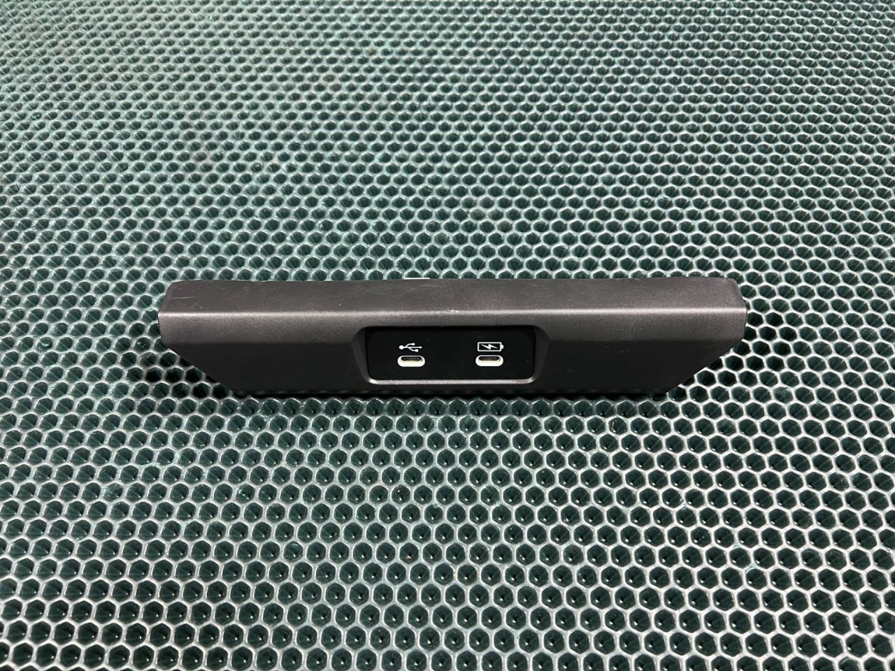 разъем AUX / USB Honda Accord 11 поколение 2025, 1.5 л., L15B, бензин, вариатор, седан, 8342930AA01ZA, 8A30030AA01 - фото №1