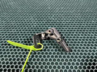 крепление ( кронштейн ) крыла Jaguar XE 1 поколение 2016, 2.0 л., 204PT, бензин, АКПП, седан, T4N3013, GX7316290AE