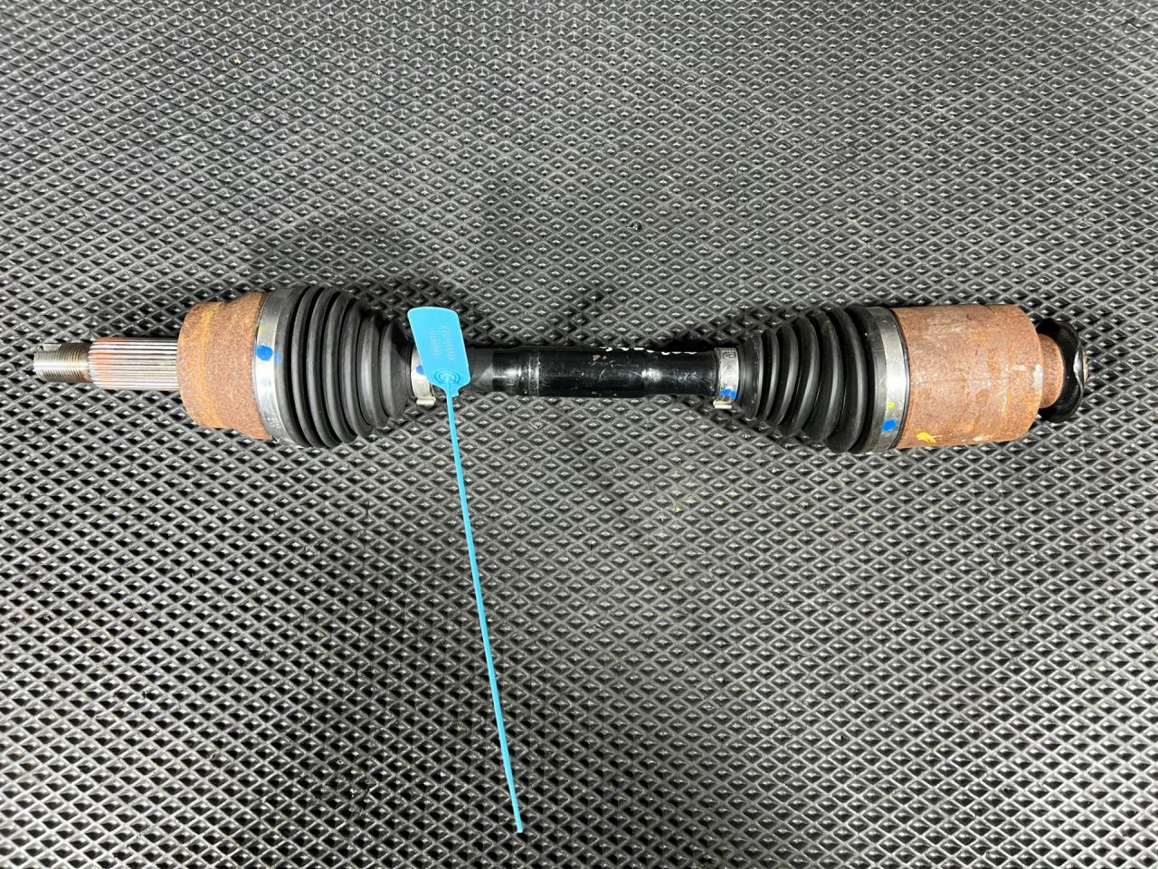 полуось передняя правая (приводной вал, ШРУС) Hyundai Tucson 4 поколение 2024, 2.5 л., G4KN, бензин, АКПП, внедорожник 5 дв., 49501-CW100 - фото №1