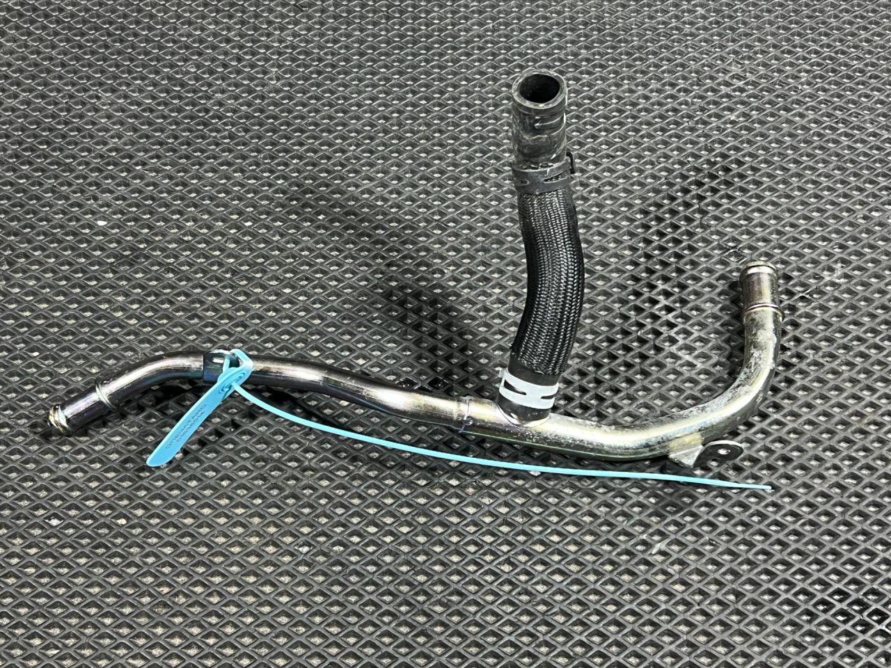 трубка охлаждающей жидкости Buick Envista 1 поколение 2024, 1.2 л., бензин, АКПП, внедорожник 5 дв., 55510882 - фото №1