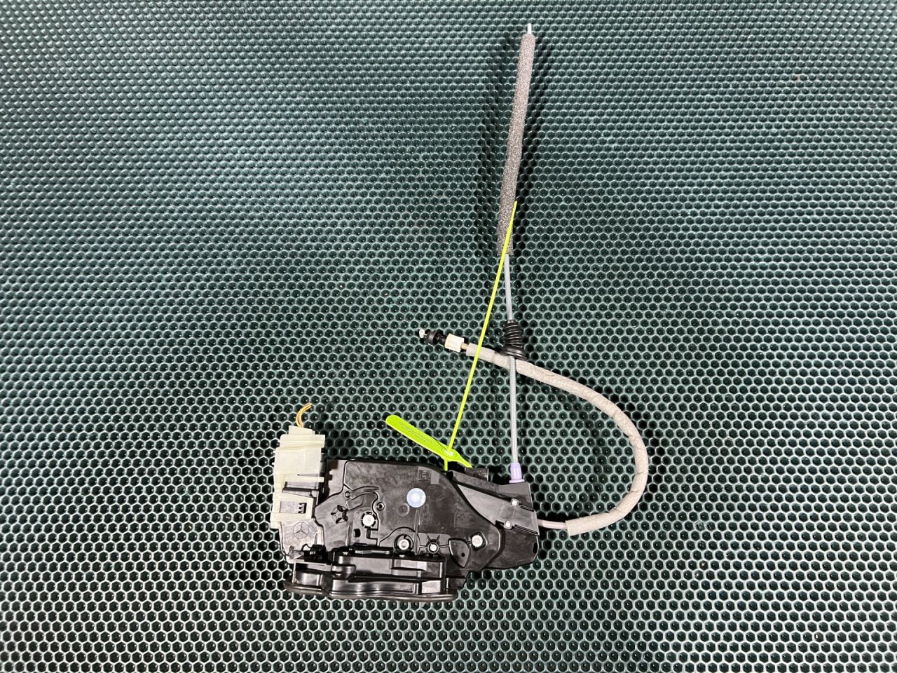 замок двери задней правой Mercedes-Benz GLB-Класс 1 поколение 2020, 2.0 л., бензин, АКПП, внедорожник 5 дв., A0997303001, A1770032999 - фото №1