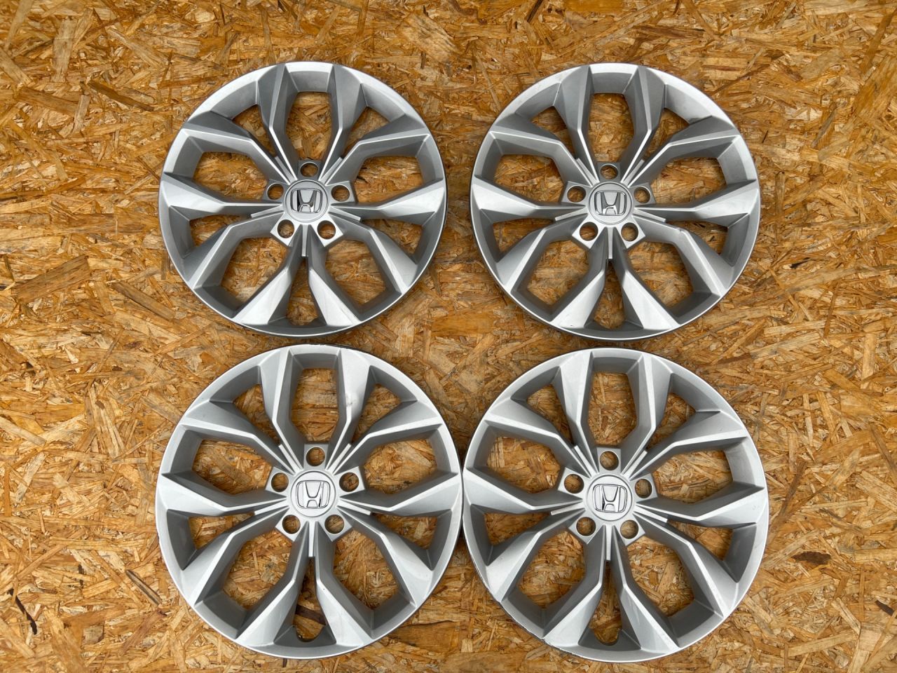 колпак колесный Honda Accord 11 поколение 2025, 1.5 л., L15B, бензин, вариатор, седан, 447333A0A02 - фото №1