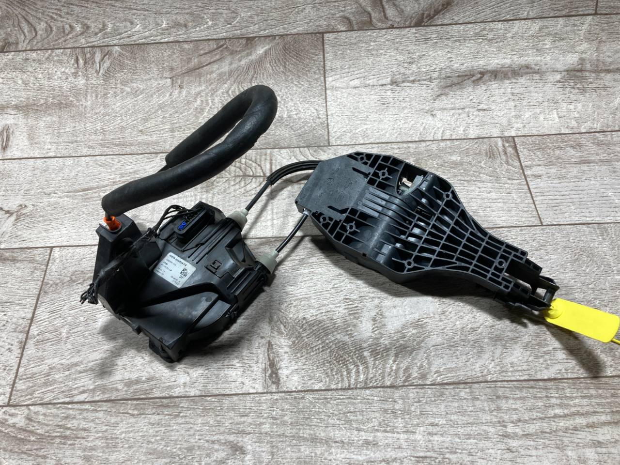 замок двери передней левой Jaguar XE 1 поколение X760 2017, 3.0 л., AJ 126, бензин, АКПП, седан, HX73-203A29-FA, FK72224A81AA, JDE39979, C2P26031, T2H17432, T2H5594, BJ32224N03 - фото №1