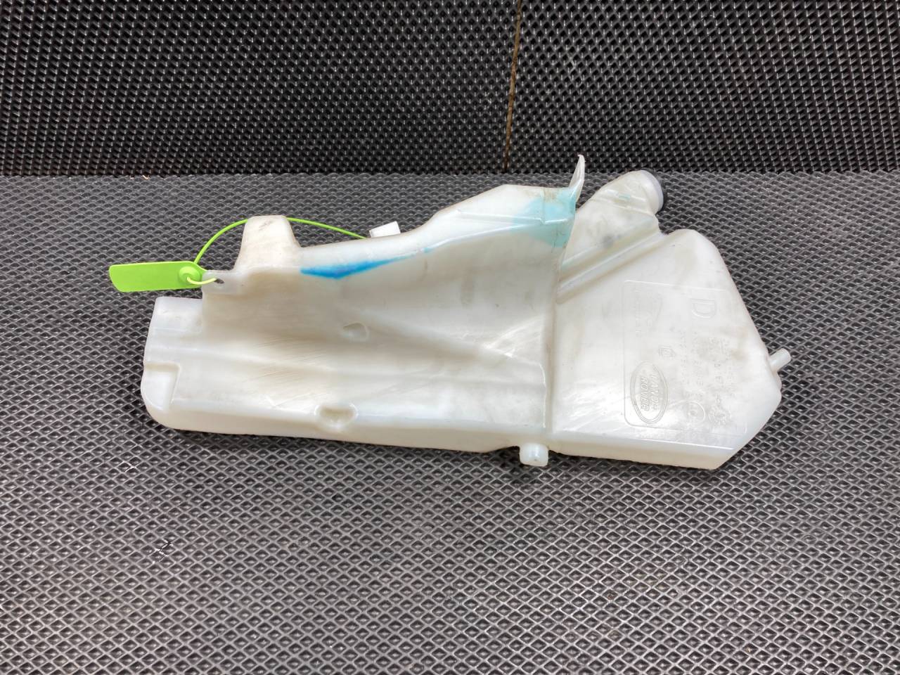 бачок омывателя Jaguar XE 1 поколение X760 2017, 2.0 л., 204PT, бензин, АКПП, седан, T2H36872, T2H8377, T4A28921, T4A1152, LR093441, T2H53661, T4A17617, T4A37900, T4A44625, LR111379, GX7317B613DB - фото №1