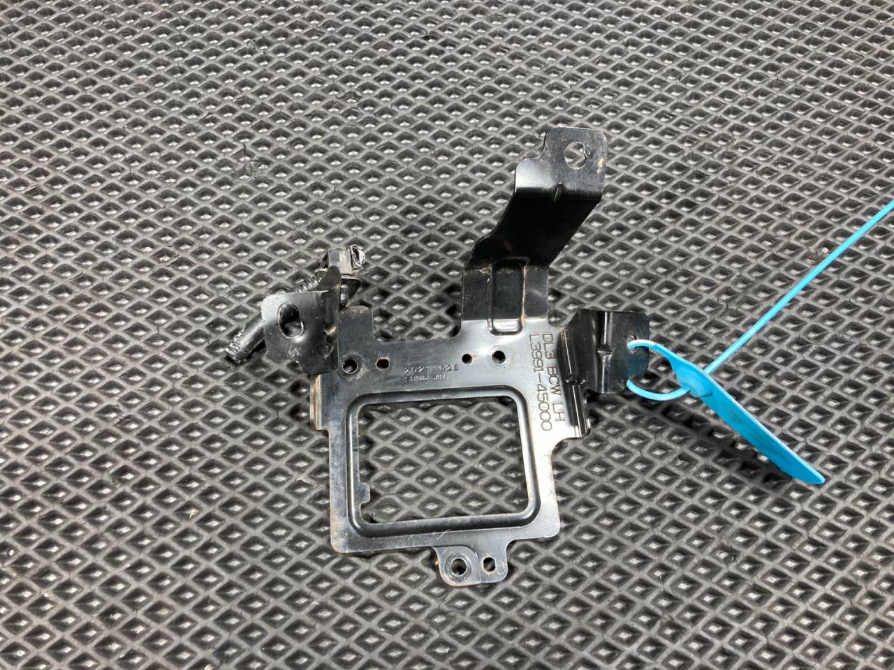 датчик мертвых (слепых) зон Kia K5 3 поколение 2020, 1.6 л., G4FP, бензин, АКПП, L3991-45000 - фото №1