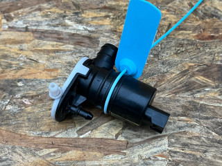 насос (моторчик) омывателя стекла Ford Mustang Mach-E 1 поколение 2023, электро, внедорожник 5 дв.