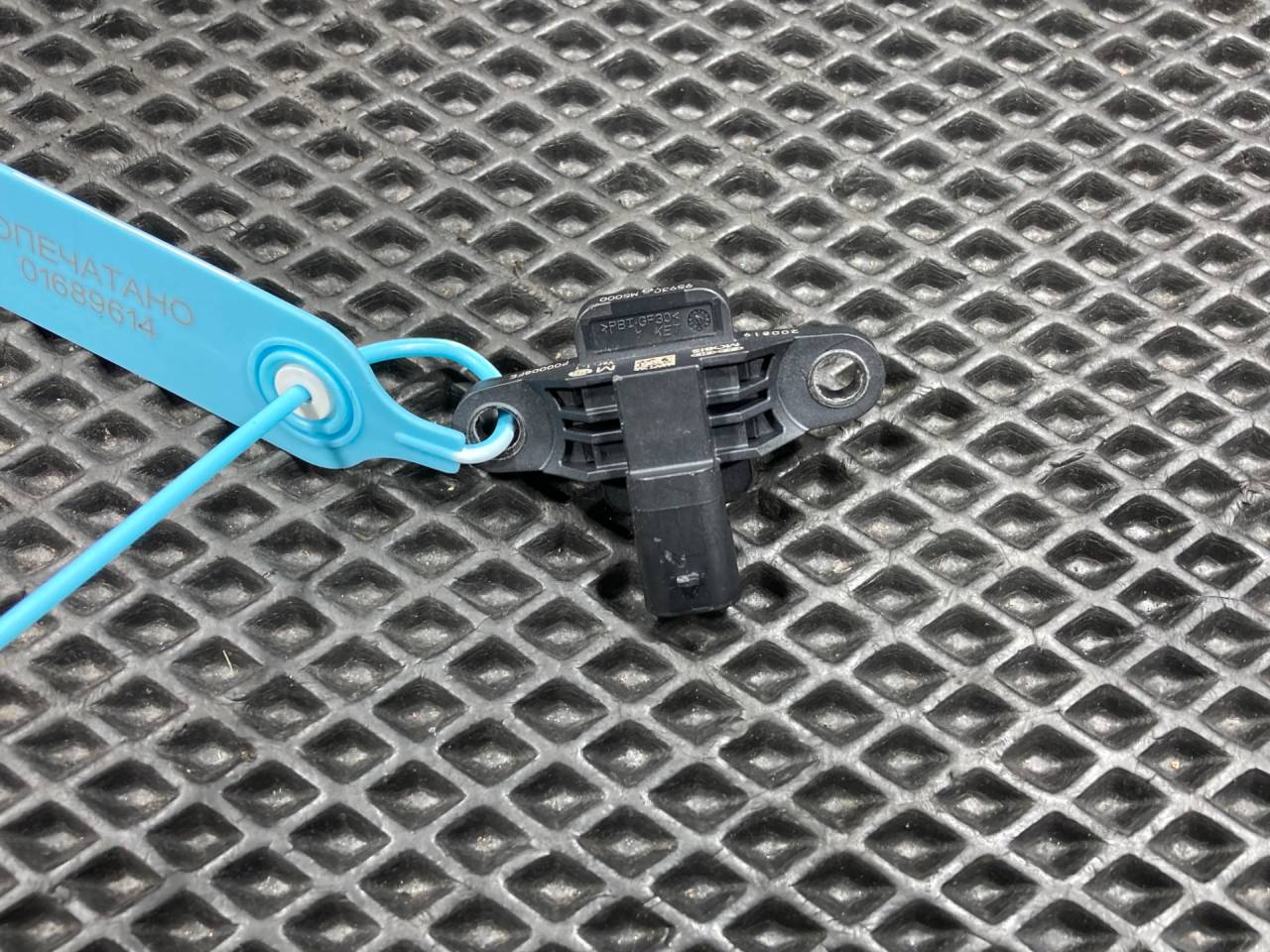 датчик удара Kia K5 3 поколение 2020, 1.6 л., G4FP, бензин, АКПП, 95930-M5000 - фото №1