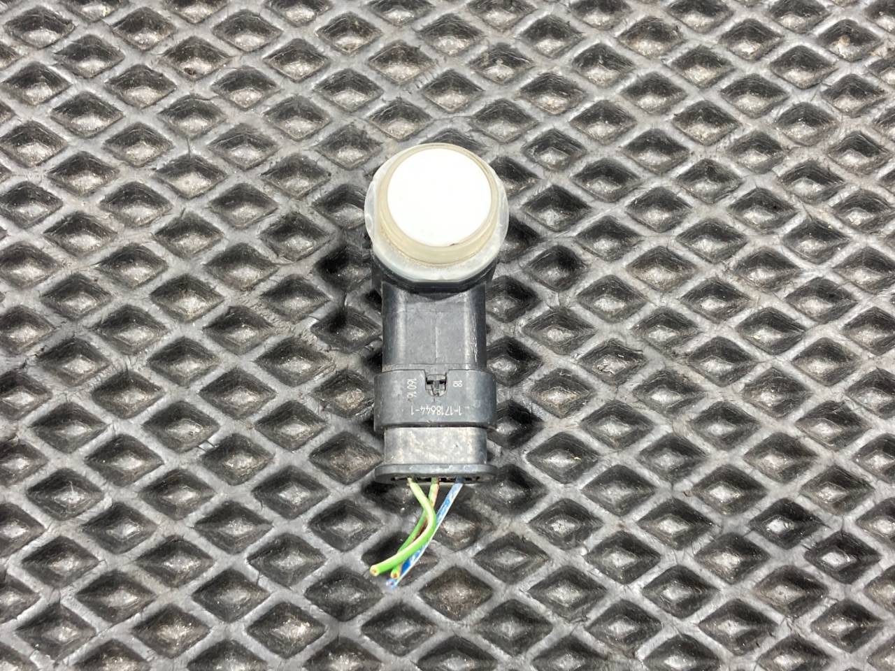 датчик парктроника Jaguar XE 1 поколение X760 2015, 3.0 л., AJ 126, бензин, АКПП, седан, LR010927, 9G92-15K859-AB, C2P20705, JDE28658, JDE9077, LR038084 - фото №1