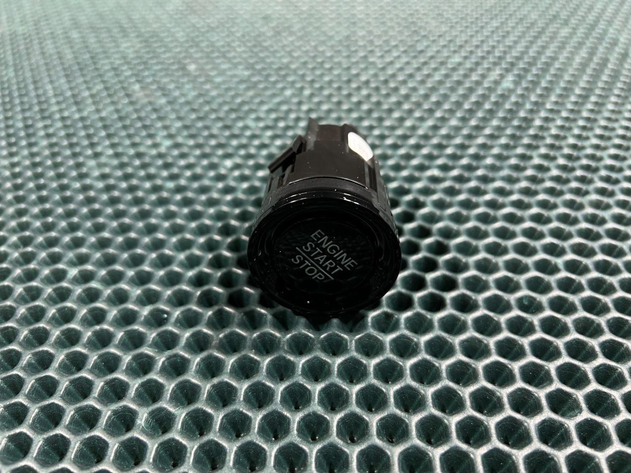 кнопка запуска двигателя Honda Accord 11 поколение 2025, 1.5 л., L15B, бензин, вариатор, седан, 35881TZAA01 - фото №1