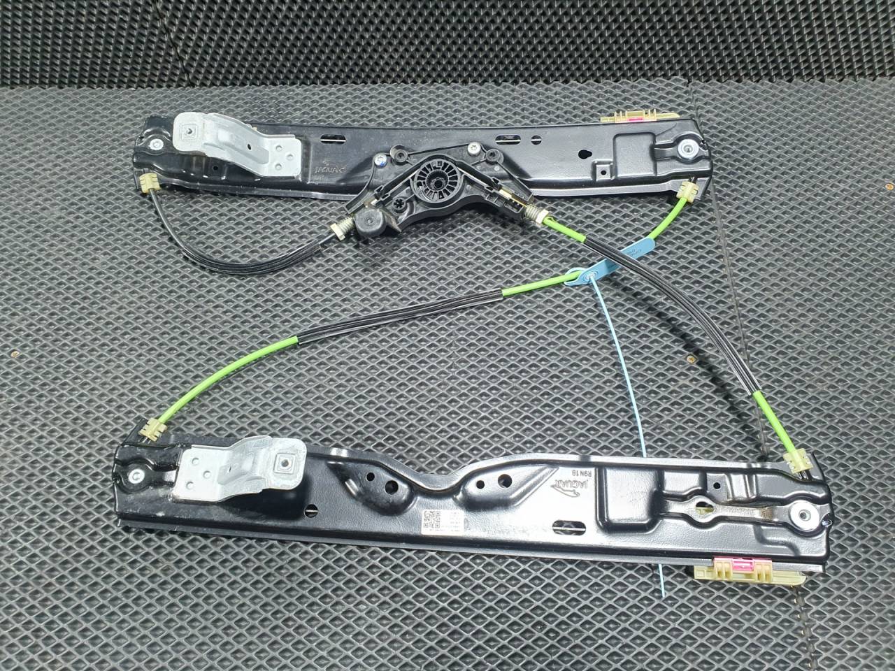стеклоподъемник задний правый Jaguar F-Pace 1 поколение X761 2017, 3.0 л., бензин, внедорожник 5 дв., T4A16779, T4A33706, T4A41954, HK8327000AC, C42090-104 - фото №1