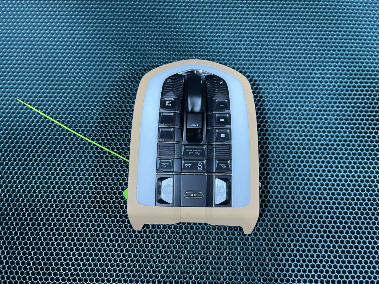 фонарь салона (плафон) Porsche Macan 1 поколение 2015, 3.0 л., бензин, АКПП, внедорожник 5 дв., 7PP959551GE - фото №1