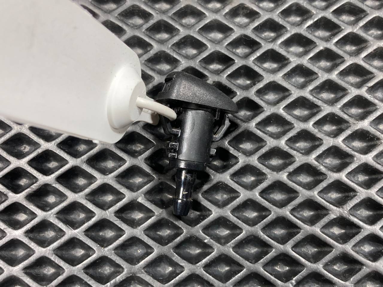 форсунка омывателя лобового стекла Kia K5 3 поколение 2020, 1.6 л., G4FP, бензин, АКПП - фото №1