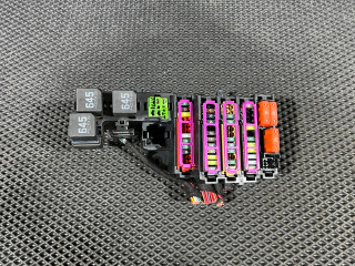 блок предохранителей Porsche Macan 1 поколение [2-й рестайлинг] 2022, 2.9 л., DGR, бензин, АКПП, внедорожник 5 дв., 8K0971845A