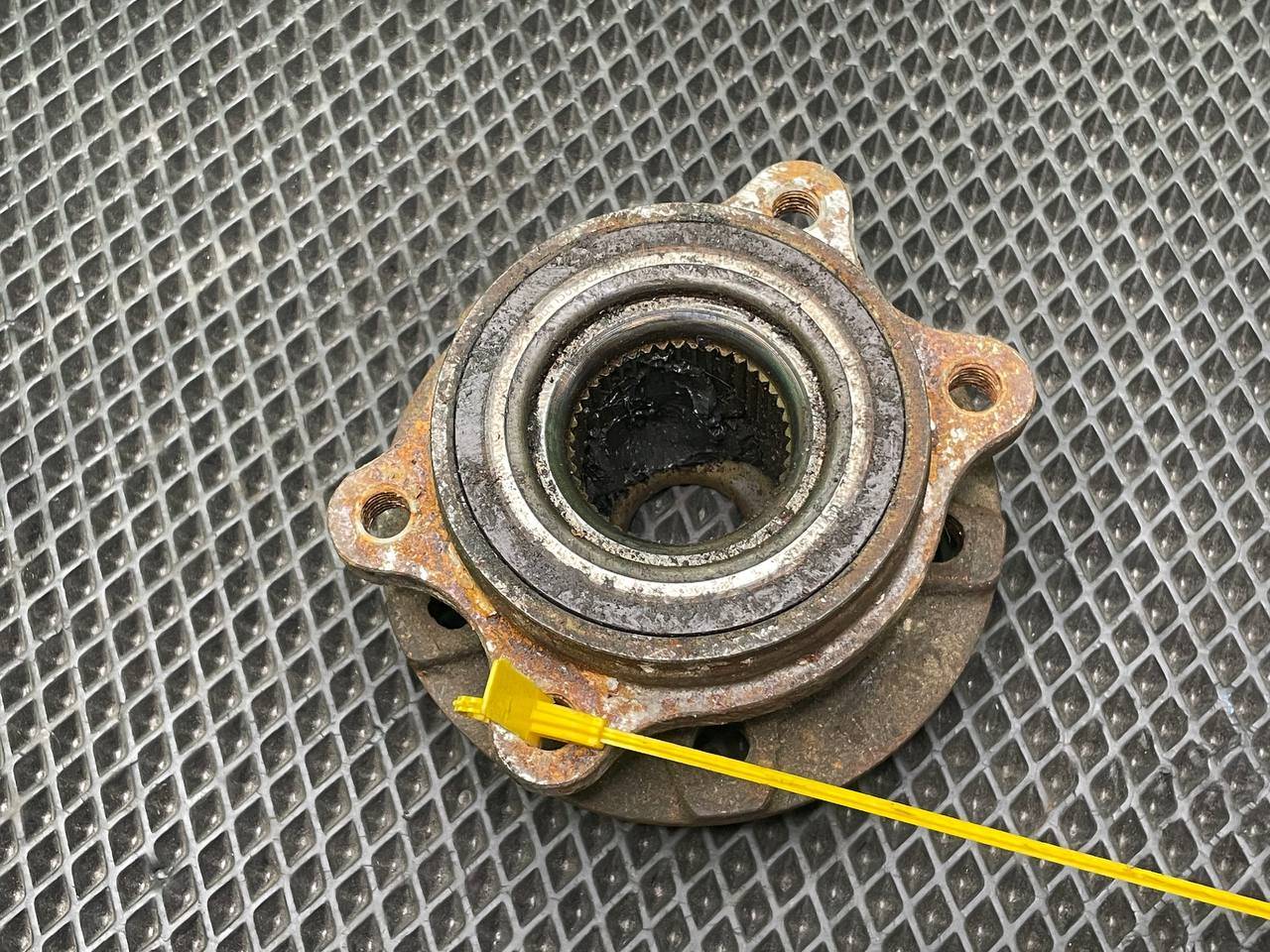 ступица задняя Audi A8 D4/4H 2012, 4.2 л., CDRA, бензин, АКПП, седан, 8K0407615B - фото №1