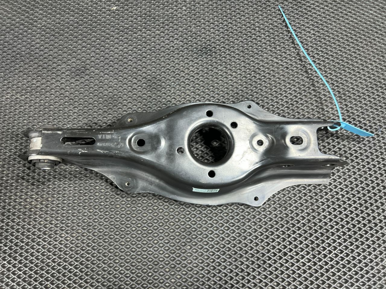 рычаг задний левый Genesis G70 1 поколение 2019, 2.0 л., G4KL, бензин, АКПП, седан, 55210-J5000 - фото №1