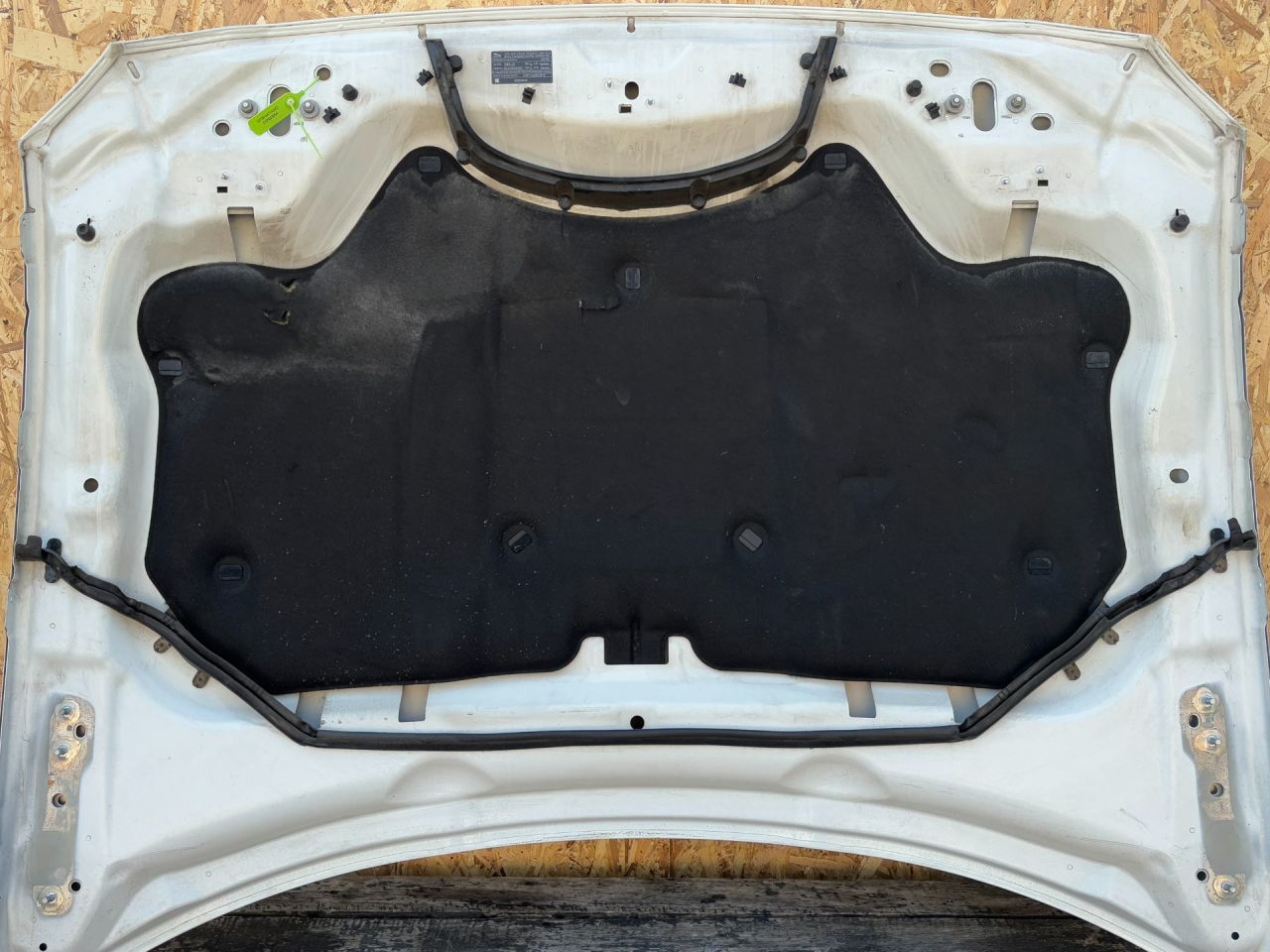 шумоизоляция капота Jaguar XE 1 поколение X760 2018, 3.0 л., AJ 126, бензин, АКПП, седан - фото №1