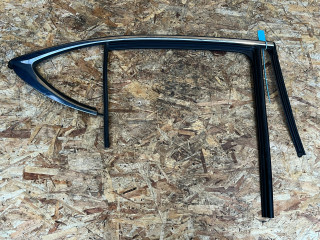 молдинг двери задней правой Genesis G70 1 поколение 2019, 2.0 л., G4KL, бензин, АКПП, седан, 83864-G9000