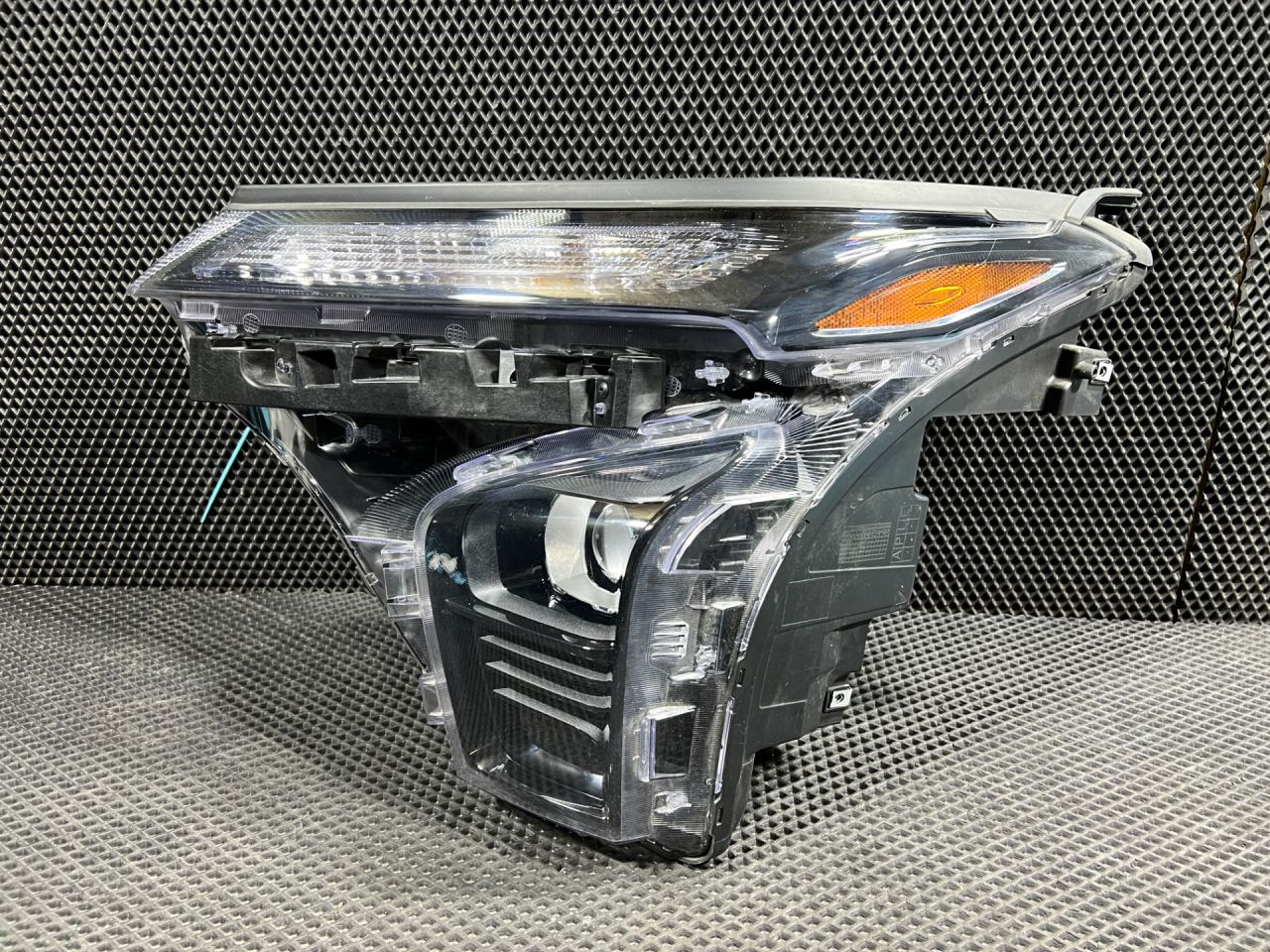фара левая Chevrolet Trax 2 поколение 2024, 1.2 л., LIH, бензин, АКПП, внедорожник 5 дв., передний привод, 42880121, 42907053, 42727604, 42848715, 42857150, 42865172, 42876950 - фото №1