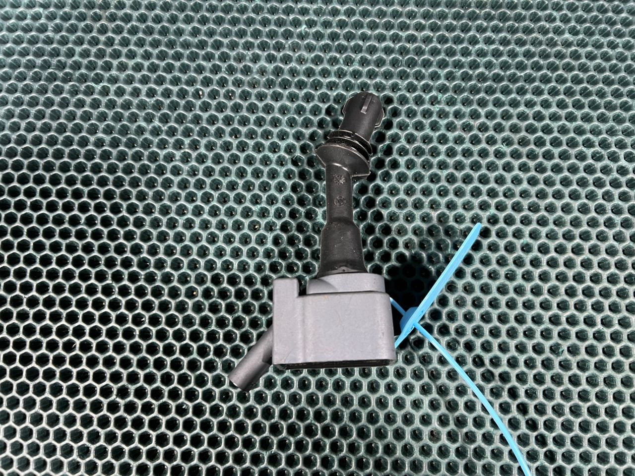 катушка зажигания Chevrolet Trax 2 поколение 2023, 1.2 л., бензин, АКПП, внедорожник 5 дв., 77870004 - фото №1