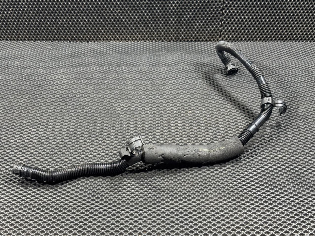 патрубок (трубопровод, шланг) Volkswagen Passat CC 1 поколение 2011, 2.0 л., CCZB, бензин, купе, 1K0131128D, 1K0131563A - фото №1