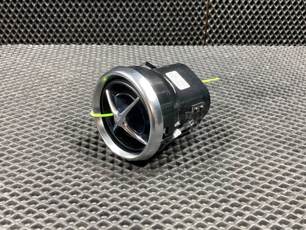 дефлектор обдува салона Mercedes-Benz SLK-Класс R172 2014, 3.5 л., бензин, A1728300154 - фото №1