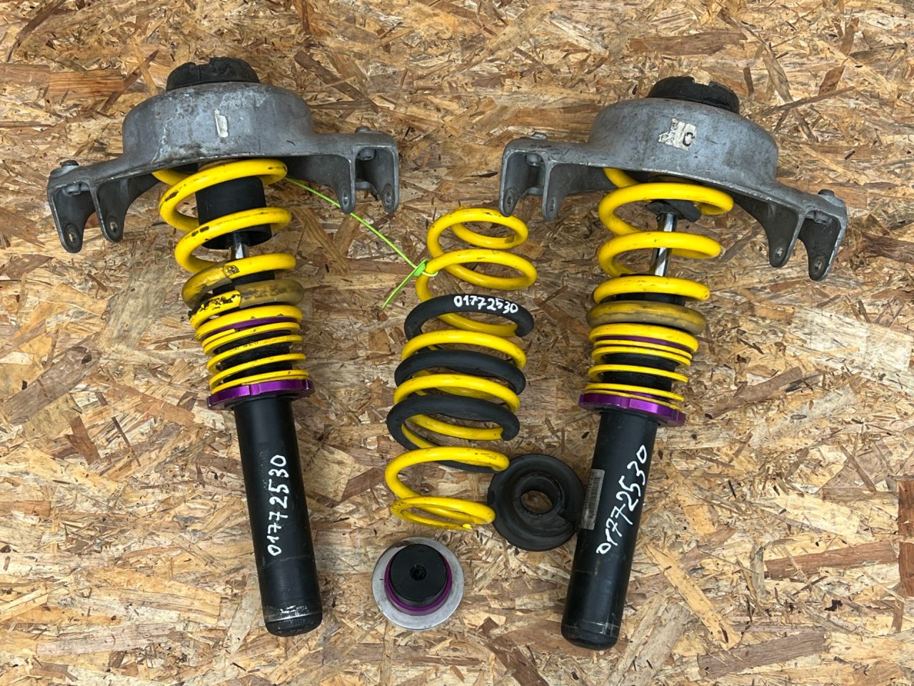 амортизатор передний Porsche Macan 1 поколение 2018, 3.0 л., MCT.MA, бензин, АКПП, внедорожник 5 дв., 95B413031E - фото №1