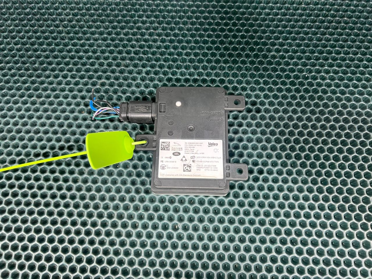 датчик мертвых (слепых) зон Jaguar XE 1 поколение 2016, 2.0 л., бензин, седан, FW9314F152BD, T4A8453, T4A11309, T4A14241 - фото №1