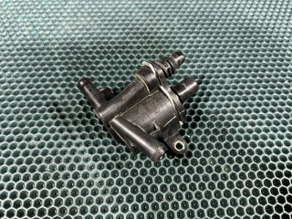 фланец (тройник) системы охлаждения Land Rover Range Rover Evoque L551 2019, 2.0 л., бензин, АКПП, внедорожник 5 дв., H4P38K586A, LR093489, LR181892