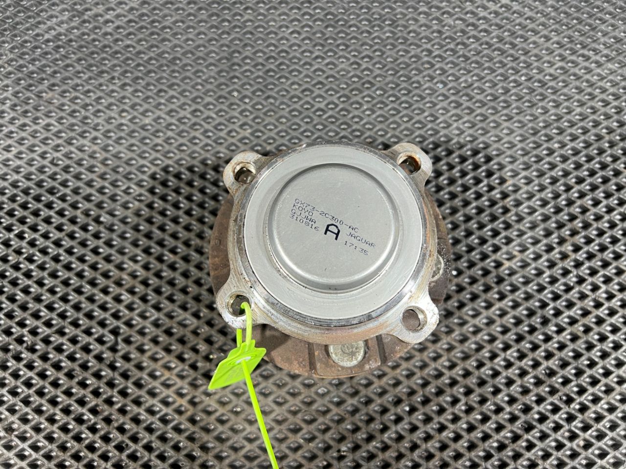 ступица передняя Jaguar XE 1 поколение X760 2017, 3.0 л., AJ 126, бензин, АКПП, седан, T2H42050, T2H2225, GX732C300AC - фото №1