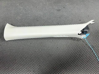 обшивка стойки Ford Mustang Mach-E 1 поколение 2023, электро, внедорожник 5 дв., LJ8B-R019A19-AD, LJ8B-R03513-AMW