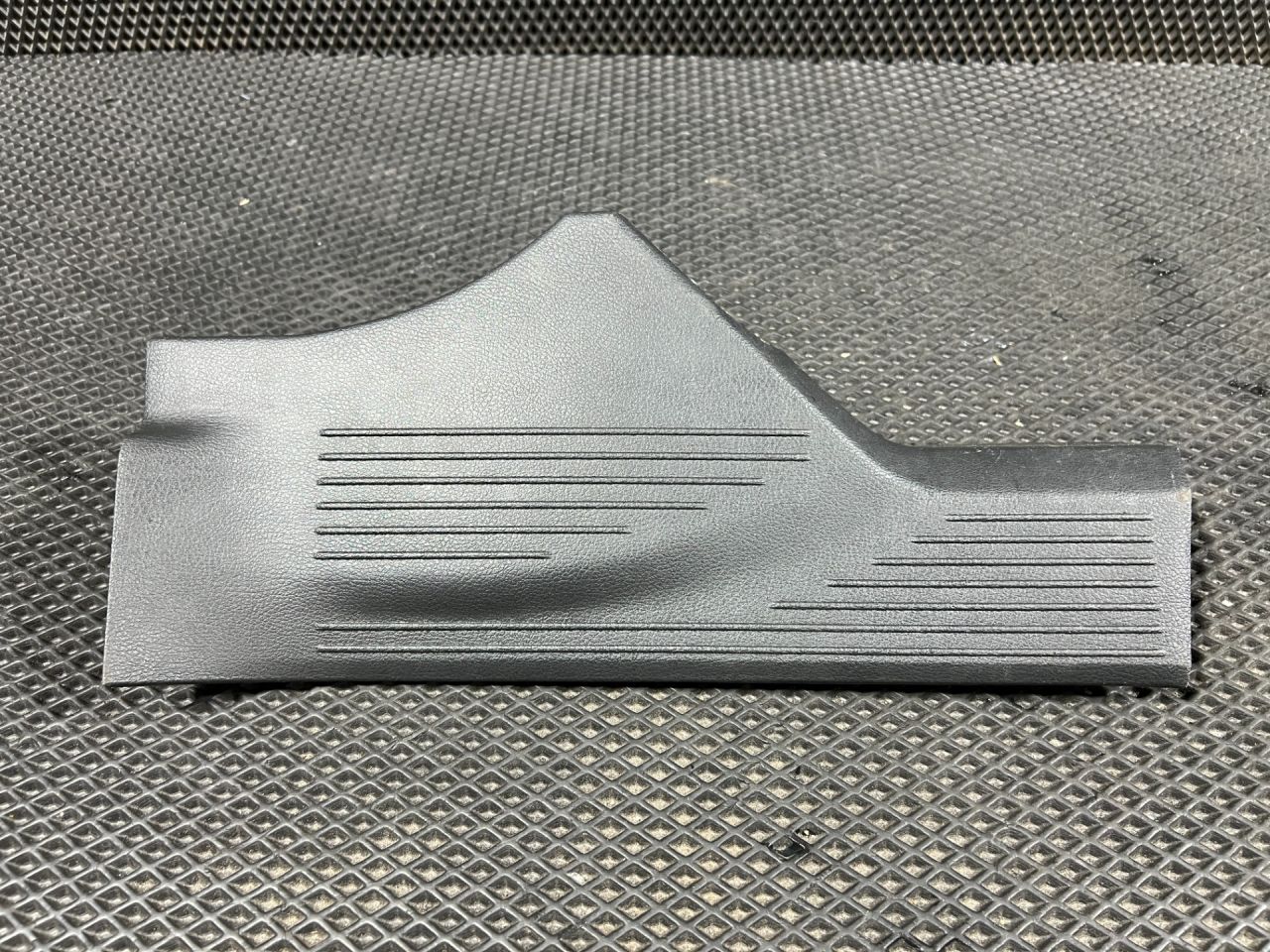 накладка на порог внутренняя Nissan Rogue T33 2022, 1.5 л., бензин, внедорожник 5 дв., 769536RR0A - фото №1