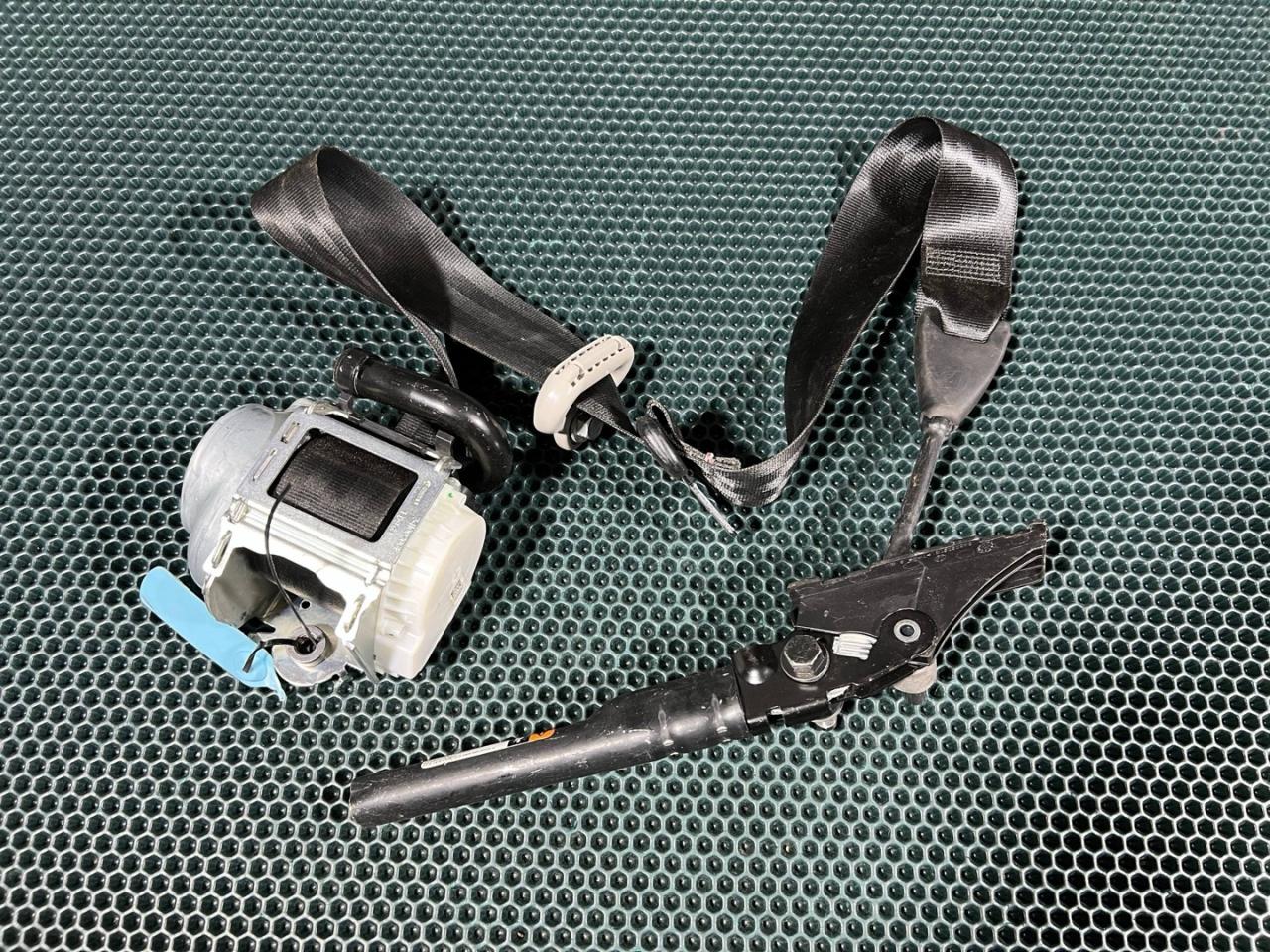 ремень безопасности Nissan Rogue T33 2022, 1.5 л., бензин, внедорожник 5 дв., 868856RR0A, 868856RR5A - фото №1