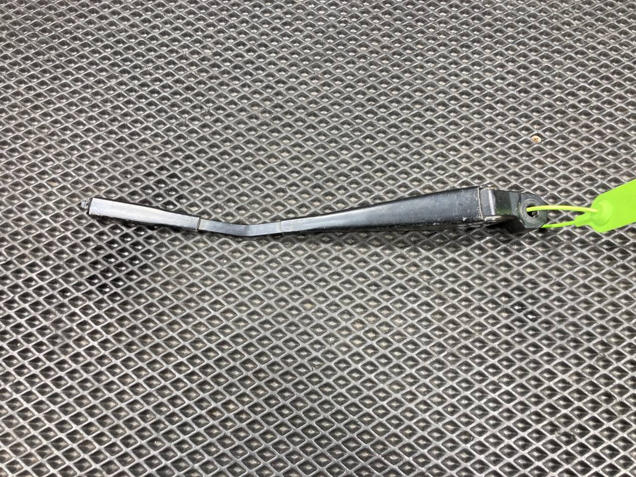 щеткодержатель задний Land Rover Discovery 5 поколение L462 2018, 3.0 л., 306PS, бензин, АКПП, внедорожник 5 дв., HY3217C403AC, LR083129 - фото №1