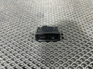 кнопка открытия багажника Porsche Macan 1 поколение [2-й рестайлинг] 2022, 2.9 л., DGR, бензин, АКПП, внедорожник 5 дв., 7PP959832L