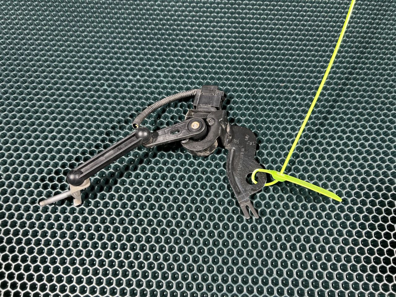 датчик дорожного просвета Mercedes-Benz S-Класс W222/C217/A217 2015, 4.7 л., M 278.928, бензин, АКПП, седан, A2229050503, A2223271840 - фото №1