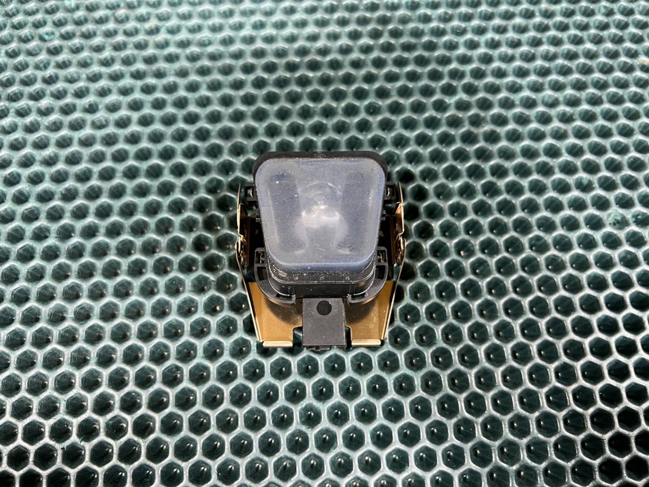 датчик дождя Jaguar XE 1 поколение 2017, 2.0 л., бензин, АКПП, седан, CPLA17D547AH, C2D50935, C2D57306, C2D60343, LR051281, LR059952, LR067046, LR069690, LR074703, LR083315, LR112878, LR137198 - фото №1