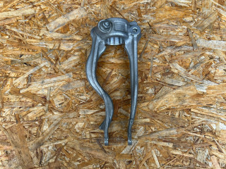 вилка амортизатора Porsche Macan 1 поколение [2-й рестайлинг] 2022, 2.9 л., DGR, бензин, АКПП, внедорожник 5 дв., 95B413037C, 95B413037B