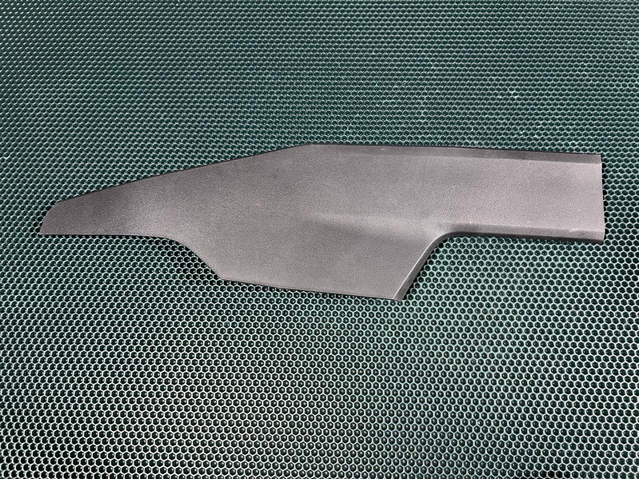 Декоративная накладка центральной консоли Nissan Rogue T33 2022, 1.5 л., бензин, внедорожник 5 дв., 689306RR0A, 689S16RR0A - фото №1